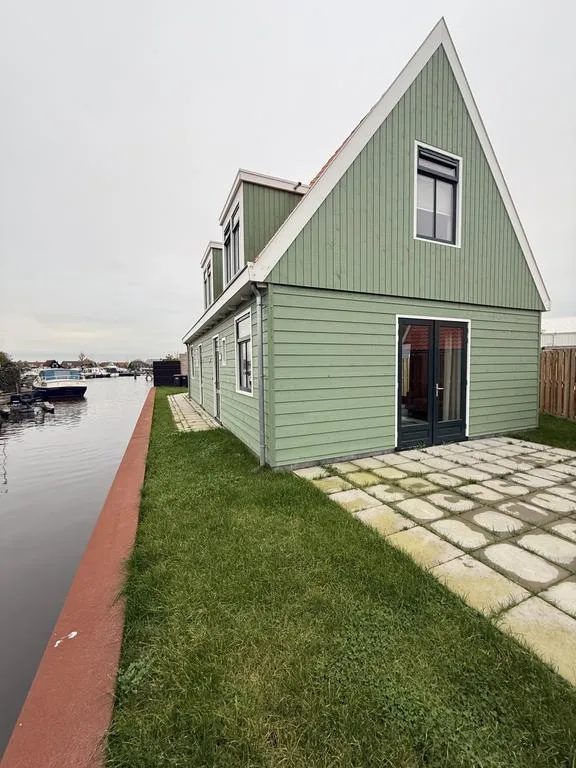 Twee-onder-een-kap aan de Westknollendam in Westknollendam in Westknollendam