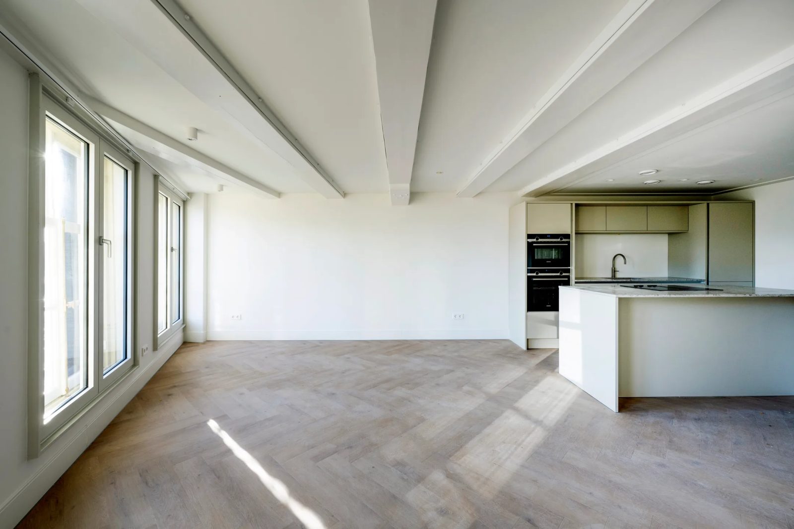 Appartement aan de Prins Hendrikkade in Amsterdam in Amsterdam