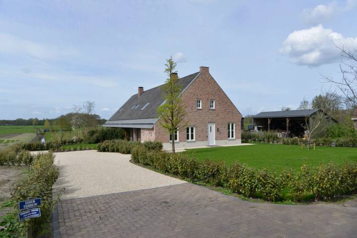 Twee-onder-een-kap aan de Meentweg in Eemnes in Eemnes