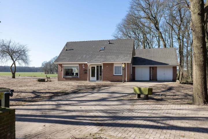 Vrijstaande woning aan de Maatmansweg in Hezingen in Hezingen