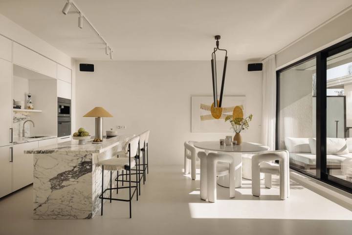 Appartement aan de Burgemeester Rijnderslaan in Amstelveen in Amstelveen