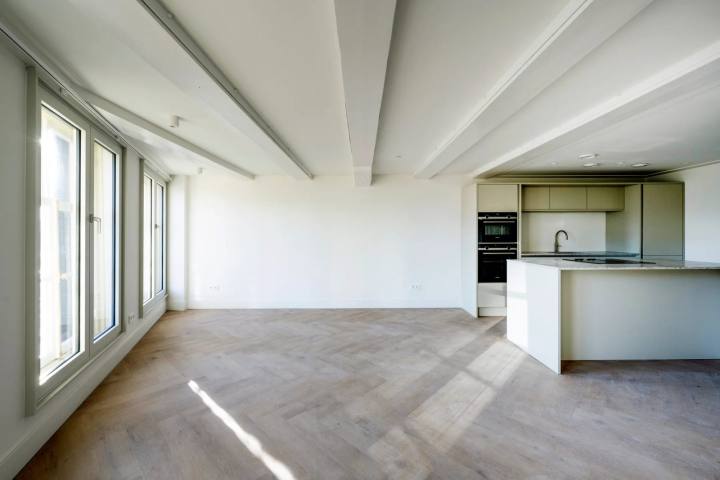 Appartement aan de Prins Hendrikkade in Amsterdam in Amsterdam